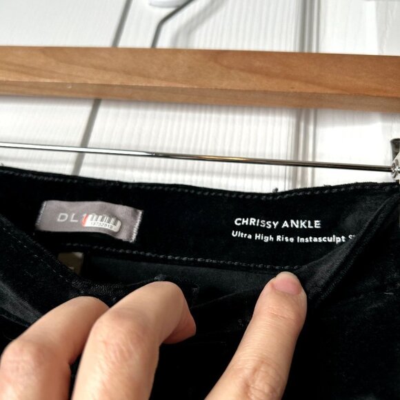 DL1961 Chrissy Ultra High Rise Black Velvet Button Fly Jeans Women's Size 25 - Picture 5 of 16